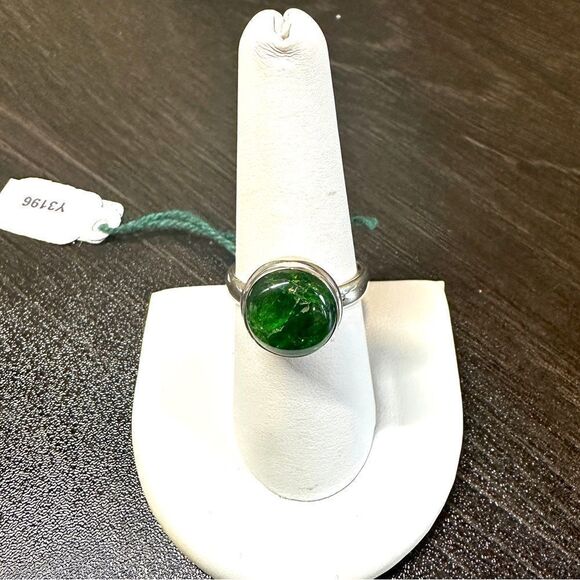 Genuine chrome diopside cabochon in sterling silver ring! - Picture 1 of 10